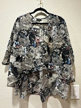 LF Millau Edgy Flowy Floral Print High-Low Blouse Medium